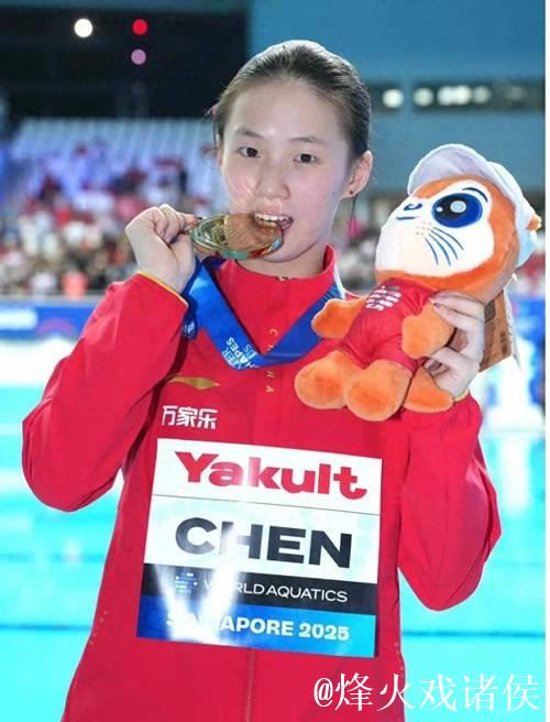 陈芋汐勇夺女子十米台金牌 成就本届赛事三冠王 陈芋汐勇夺女子十米台金牌 成就本届赛事三冠王